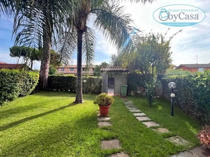 Casa quadrilocale in vendita in Via della Vergine, Ladispoli