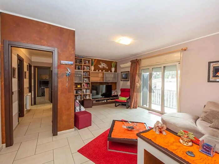 Appartamento trilocale in vendita in Via della Sibilla, Catania