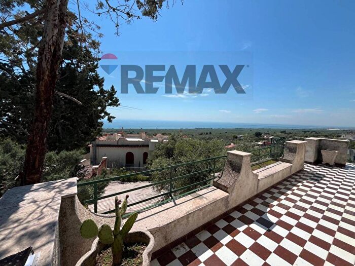 Casa con 6 locali in affitto in Via SantAntonio, Madonna Della Libera, Monte SantAngelo