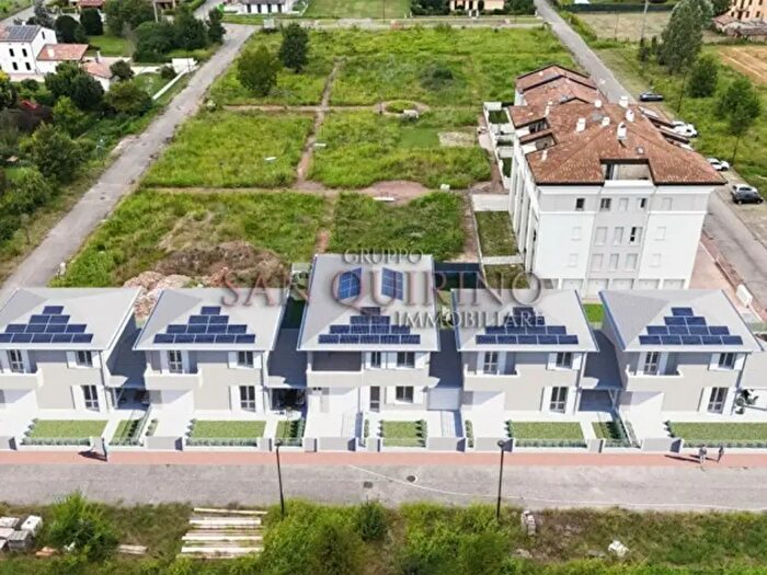 Casa quadrilocale in vendita in Via Giorgio Morandi, Gualtieri