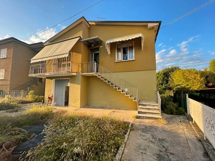 Casa con 5 locali in vendita in Piazzetta G Carducci, Legnago