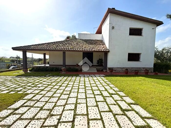 Casa con 5 locali in vendita in Strada del Salice Nuovo, Foggia