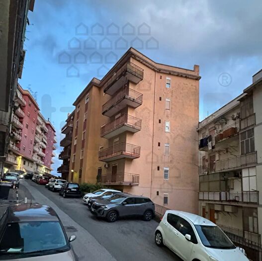 Appartamento quadrilocale in vendita in Via Santa Marta, Messina