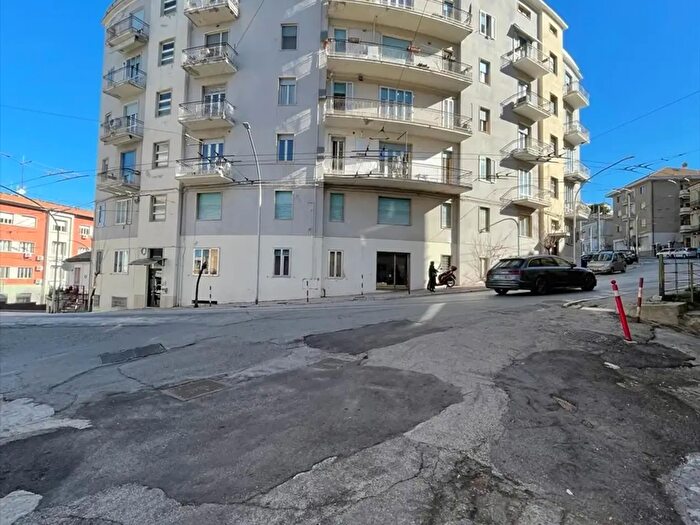 Appartamento quadrilocale in vendita in Via Madonna degli Angeli, Chieti