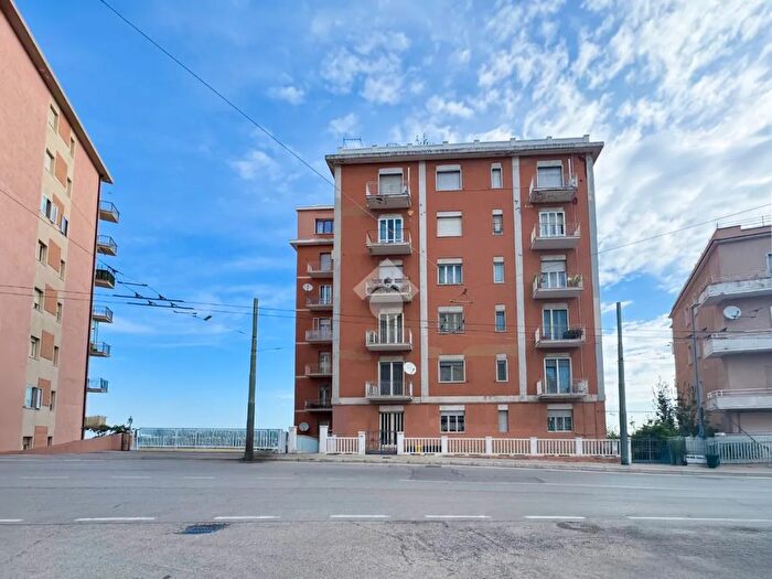 Appartamento trilocale in vendita in Via Federico Salomone, Chieti