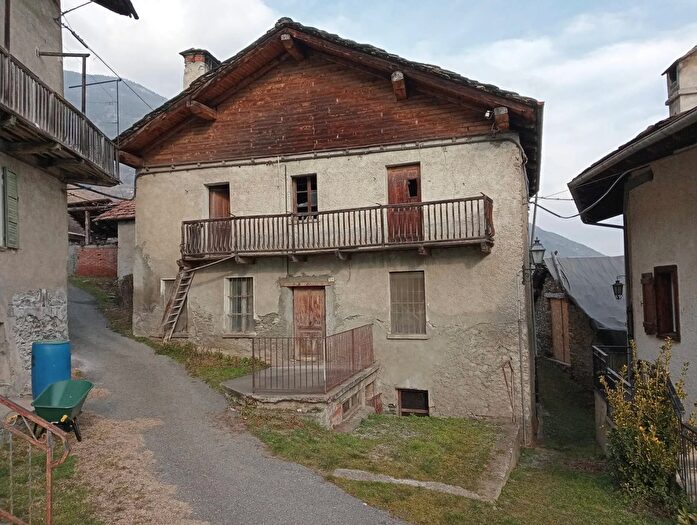 Casa con 8 locali in vendita in Frazione Champretavy, Saint Pierre