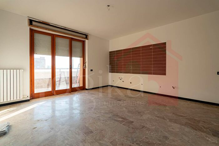 Appartamento trilocale in vendita in Via delle Rose, Pieve Emanuele