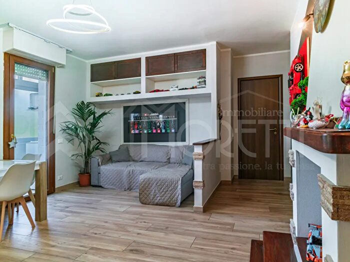 Appartamento quadrilocale in vendita in Via Marzo, Collesalvetti