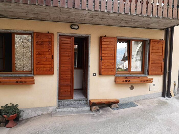 Appartamento trilocale in affitto in Via Medici, Centro, Castione della Presolana