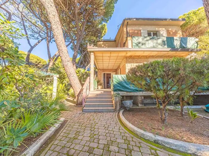 Casa con 6 locali in vendita in Via delle Colonie Marine, Grosseto