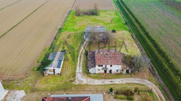 Casa con 6 locali in vendita in Via Lughese, Forli