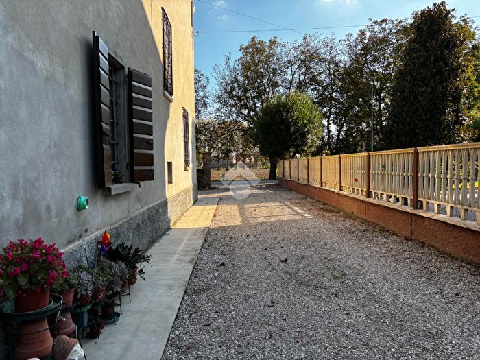 Casa trilocale in vendita in Str Chiaviche, Pegognaga