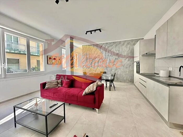 Appartamento trilocale in affitto in Via Adige, Siracusa