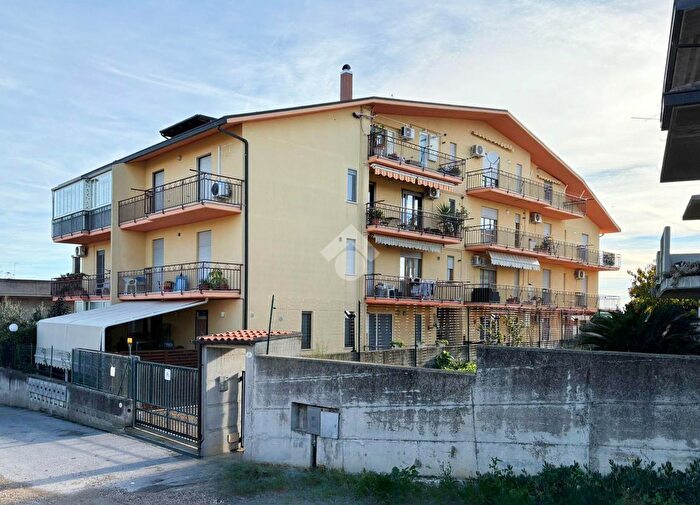 Appartamento trilocale in vendita in Via Borgata Pozzo, Santa Maria Imbaro