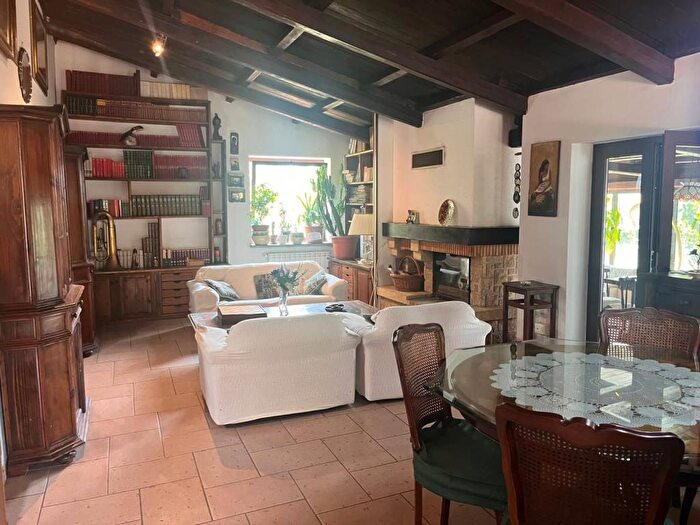 Casa bilocale in affitto in Via Colle dell'Acero, Appia Nord Via dei Laghi, Velletri