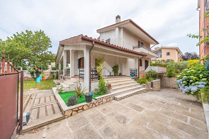 Casa con 7 locali in vendita in Via del Fosso dellOsa, Roma