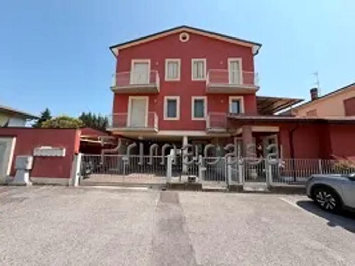 Appartamento trilocale in affitto in Via Gobbi, Nogara