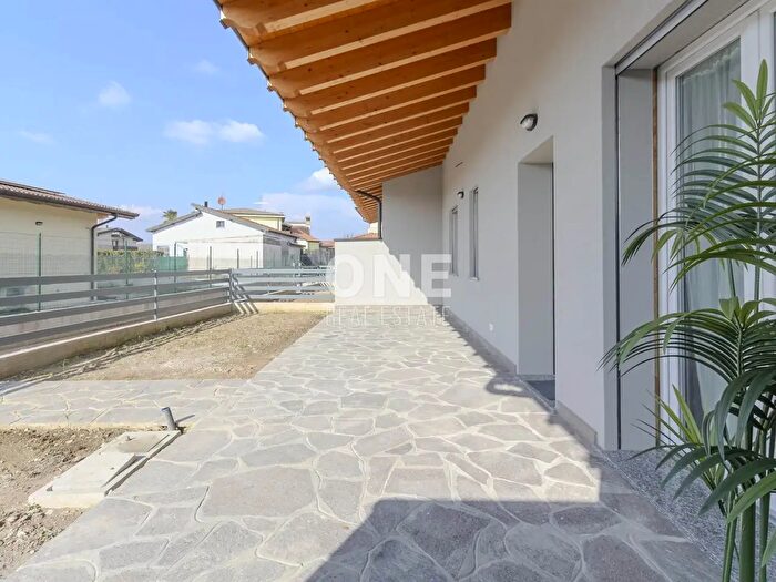 Casa quadrilocale in vendita in Via Canonica, Treviglio