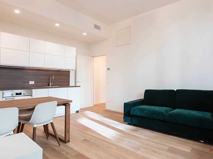 Appartamento bilocale in affitto in Via Costanza, Washington, Milano