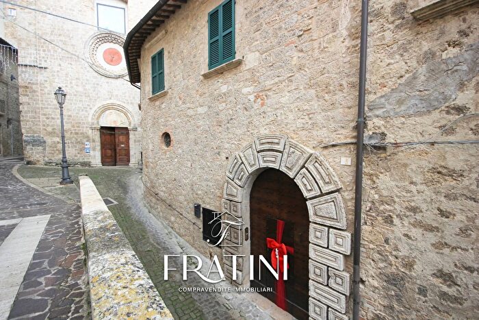 Appartamento quadrilocale in vendita in Civitella del Tronto, Civitella Del Tronto