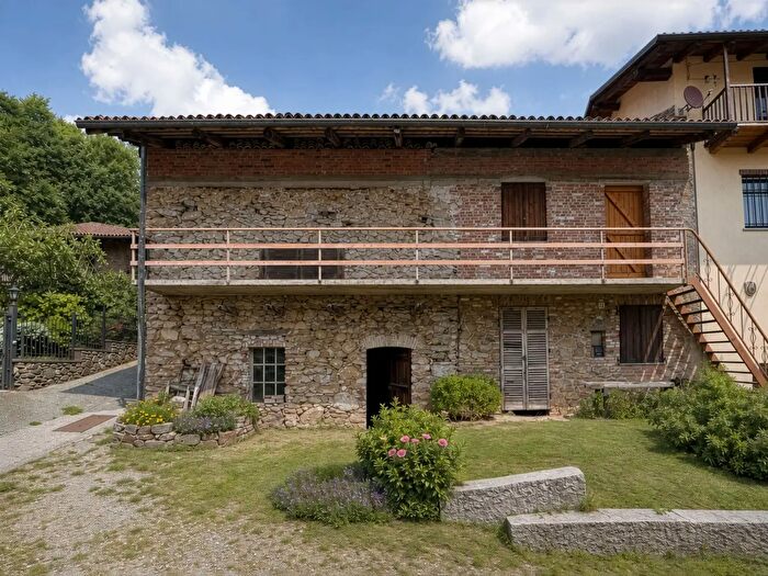 Casa con 6 locali in vendita in Via Ciaine, Val Della Torre