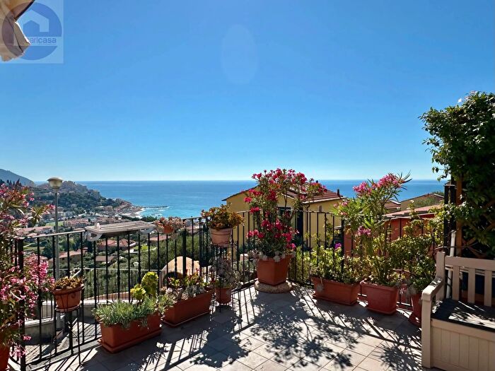 Casa trilocale in vendita in Salita Aicardi, Imperia