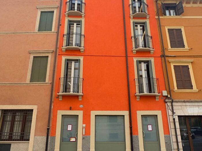 Appartamento monolocale in affitto in Via Giardino Giusti, Veronetta, Verona