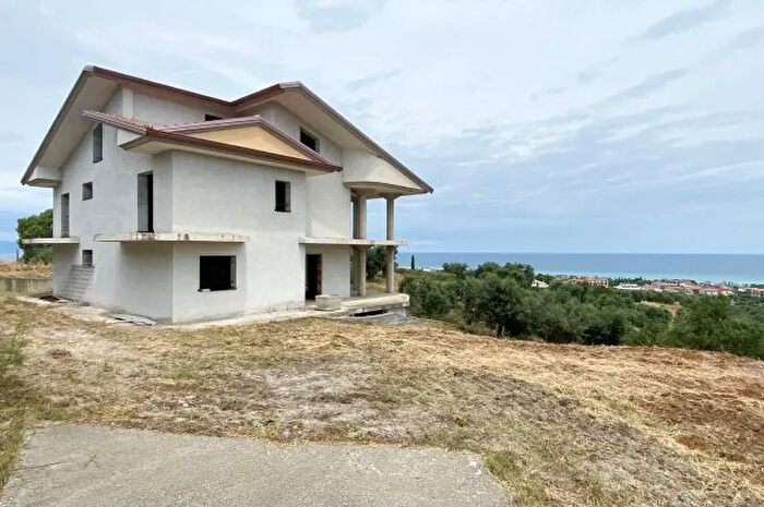 Casa con 10 locali in vendita in Crosia Via Duchi dAragona, San Demetrio Corone