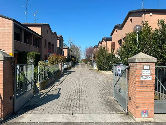 Casa con 8 locali in vendita in Via Rinaldi, Reggio Emilia