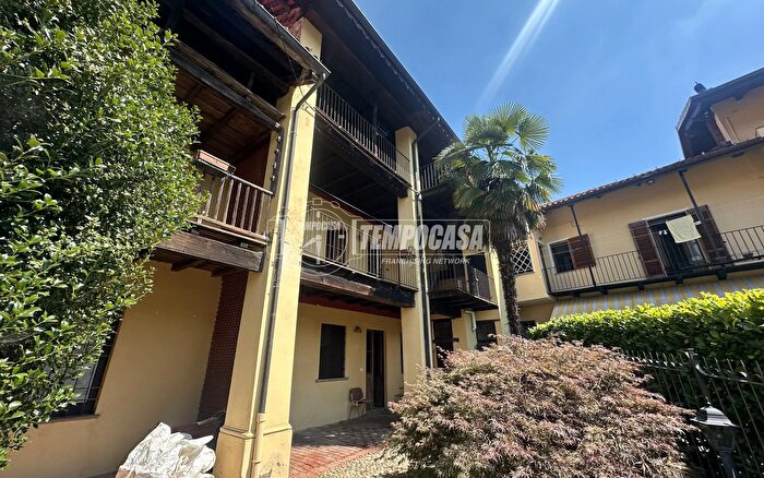 Casa con 6 locali in vendita in Via Vittorio Veneto, Camburzano