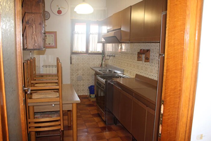 Appartamento trilocale in affitto in Camaiore