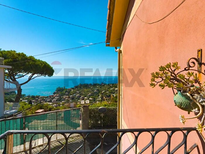 Appartamento trilocale in vendita in Via Aurelia Ponente, Rapallo