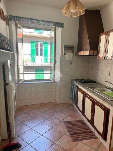 Appartamento trilocale in vendita in Via Cavour, Olevano Romano