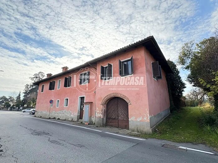 Casa con 5 locali in vendita in Via IV Novembre, Lessona