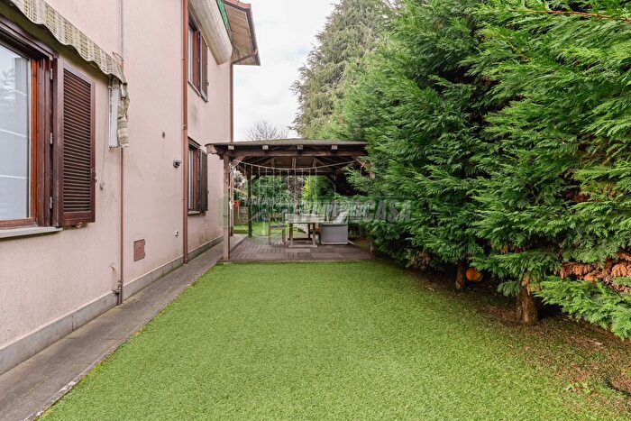 Appartamento trilocale in vendita in Via Oberdan, Vimercate