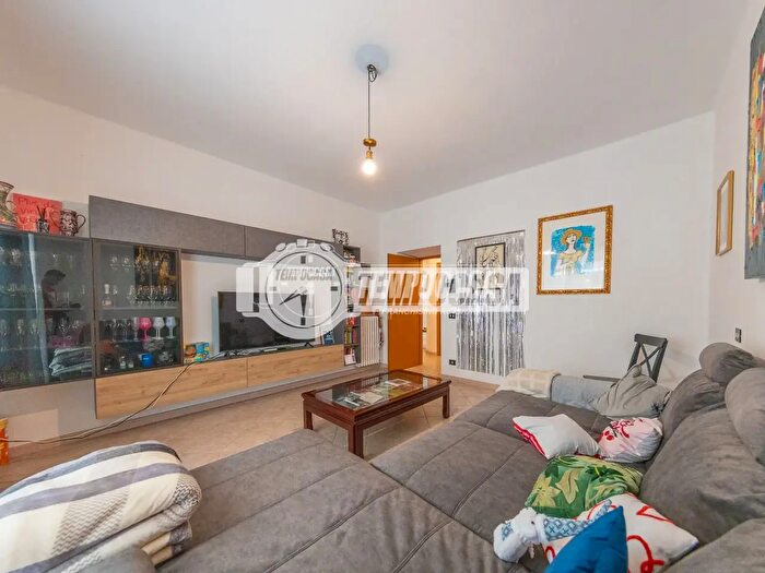 Appartamento trilocale in vendita in Via Guglielmo Albimonte, Roma