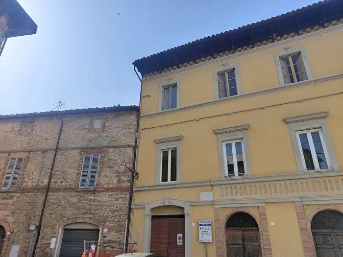 Casa con 8 locali in vendita in Giuseppe Mazzini, Tolentino