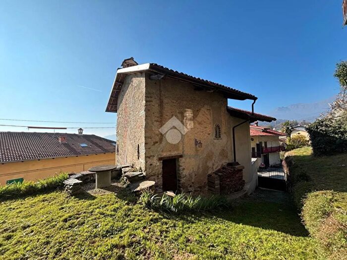 Casa trilocale in vendita in Civile Via Cavalice, Val di Chy