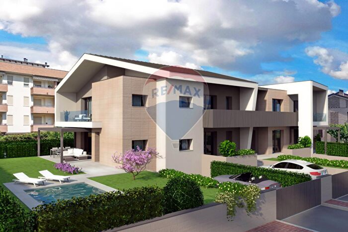 Appartamento quadrilocale in vendita in Via Lisbona, Collecchio