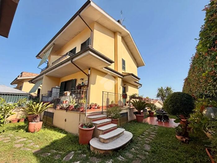 Casa quadrilocale in vendita in Via Bellini, Labico