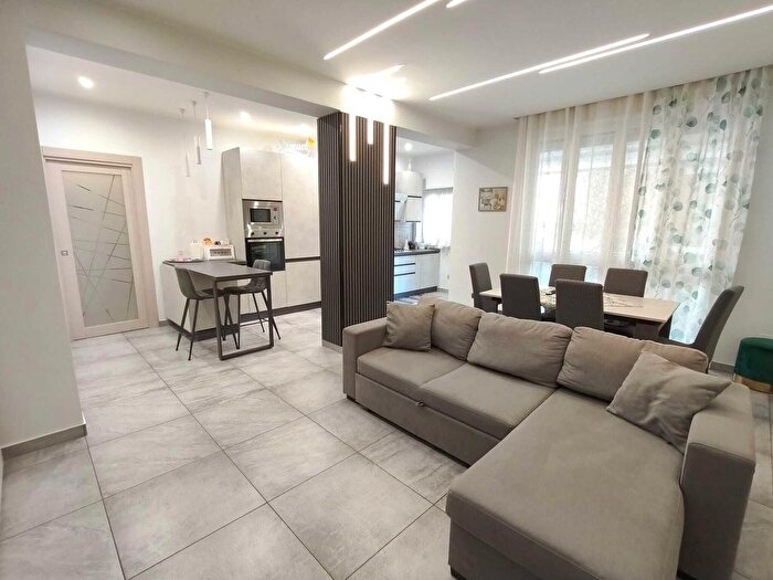 Appartamento trilocale in vendita in Via Largo Calabria, Catania