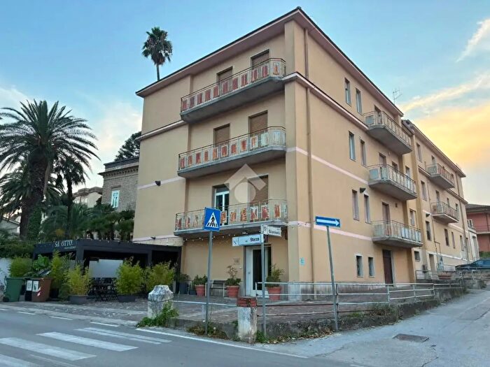 Casa con 20 locali in affitto in Viale Giannelli, Sant'Agata De' Goti