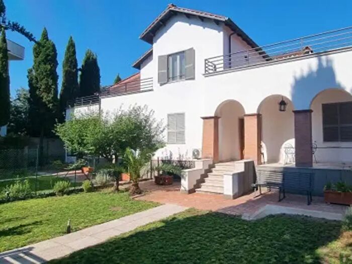 Casa con 5 locali in affitto in Via Appia Nuova, Roma