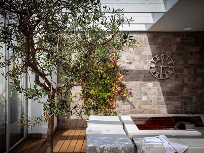 Appartamento trilocale in affitto in Viale Cassala, Navigli Darsena, Milano