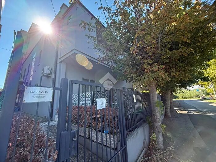Appartamento trilocale in vendita in Viale Giacosa, Riccione