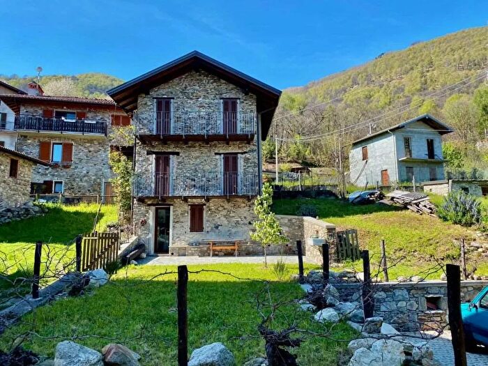 Casa trilocale in vendita in Livo