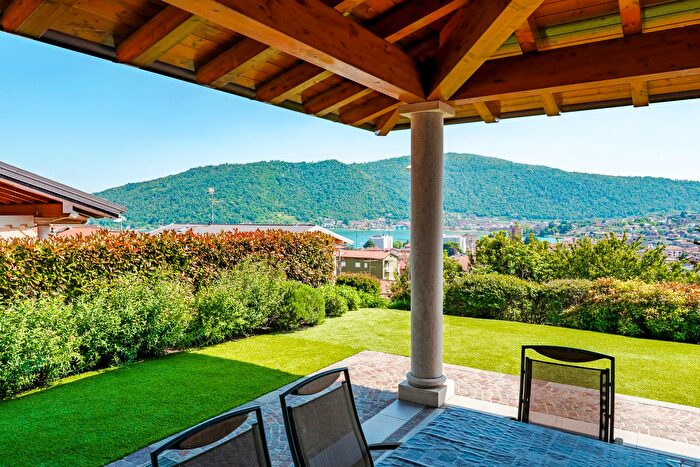 Casa in vendita in Via Lucia Piccinelli, Sarnico