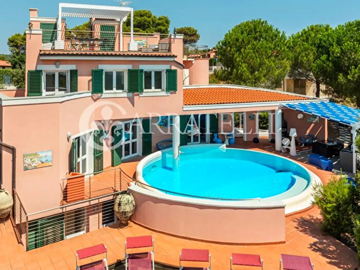 Casa con 9 locali in vendita in Via dei Gerani, Rosignano Marittimo