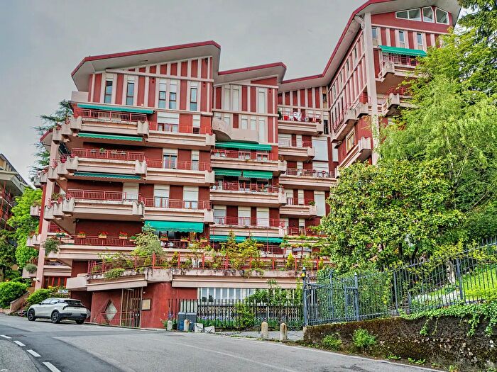 Appartamento trilocale in vendita in Via per Como, Brunate