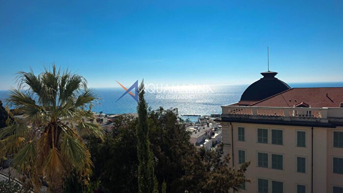 Appartamento quadrilocale in vendita in Corso degli Inglesi, Sanremo